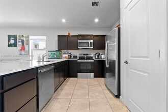 610 NW 11th St in Florida City, FL - Building Photo - Building Photo