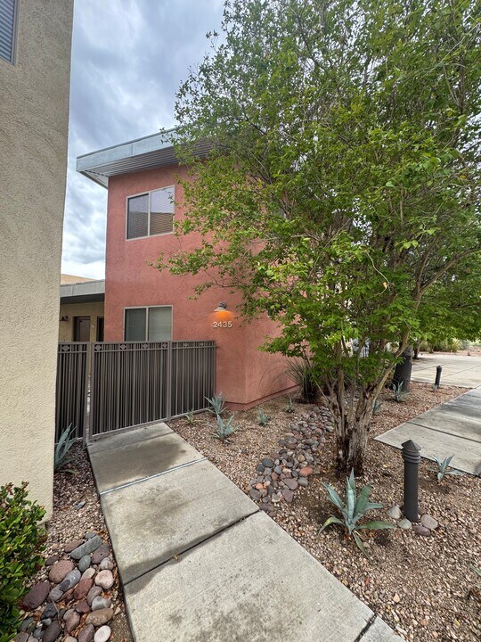2435 N Silver Mosaic Dr in Tucson, AZ - Building Photo