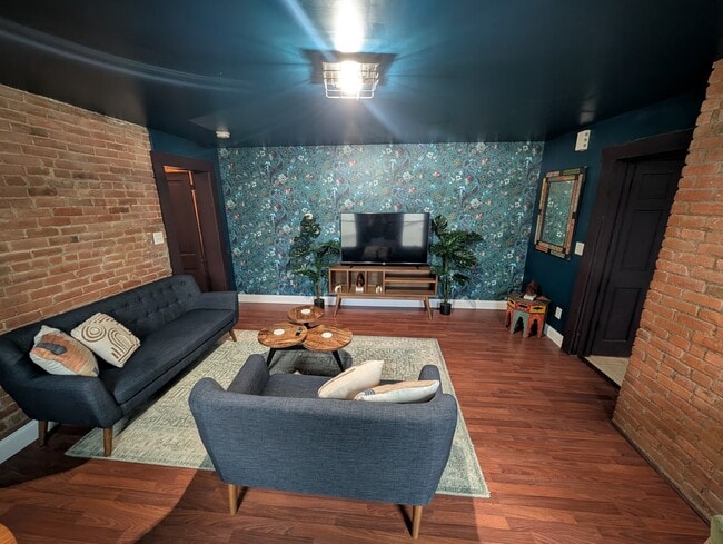 838 S High St, Unit German Village Apartment in Columbus, OH - Building Photo - Building Photo