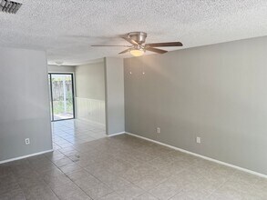 7510 Breezewood Ct in Port Richey, FL - Building Photo - Building Photo