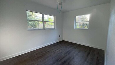 216 Maria St in Ft. Myers, FL - Foto de edificio - Building Photo