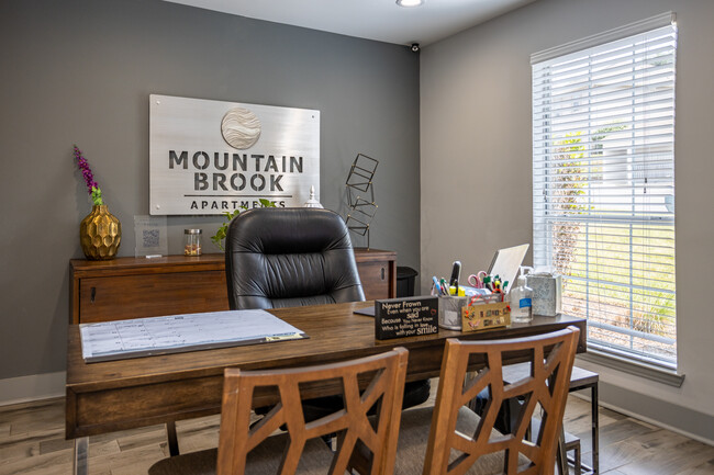 Mountain Brook Knoxville in Knoxville, TN - Building Photo - Interior Photo