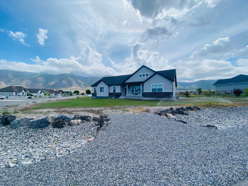 7348 Lake Vista Dr in Tooele, UT - Building Photo