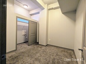 306 E 12th St in Kansas City, MO - Building Photo - Building Photo