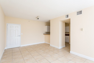 Porta di Oro Apartments in Miami, FL - Building Photo - Building Photo