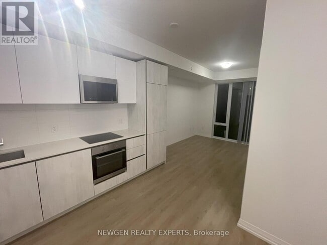 28 Widmer St in Toronto, ON - Building Photo - Building Photo