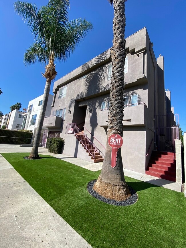 6139 Fountain Ave, Unit 106 in Los Angeles, CA - Building Photo - Building Photo