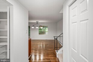 12629 Fantasia Dr in Herndon, VA - Building Photo