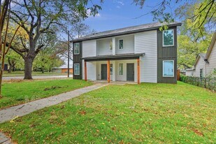 101-103 E Bond St in Denison, TX - Building Photo