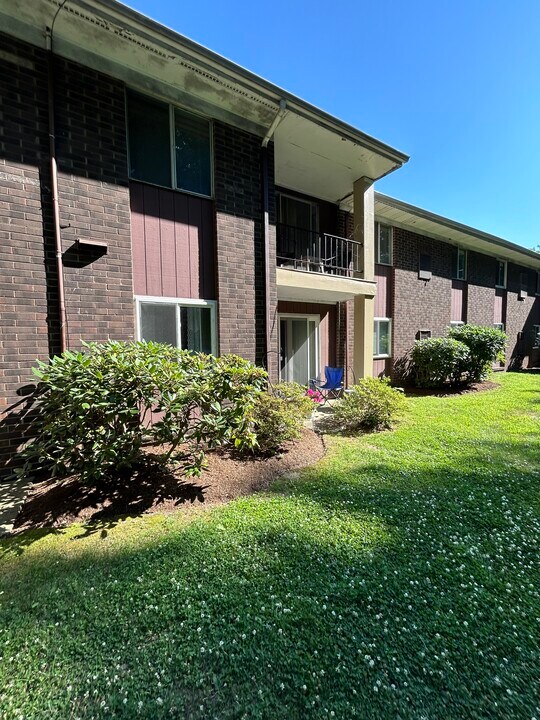 302 Presque Isle Blvd, Unit 102 in Erie, PA - Building Photo