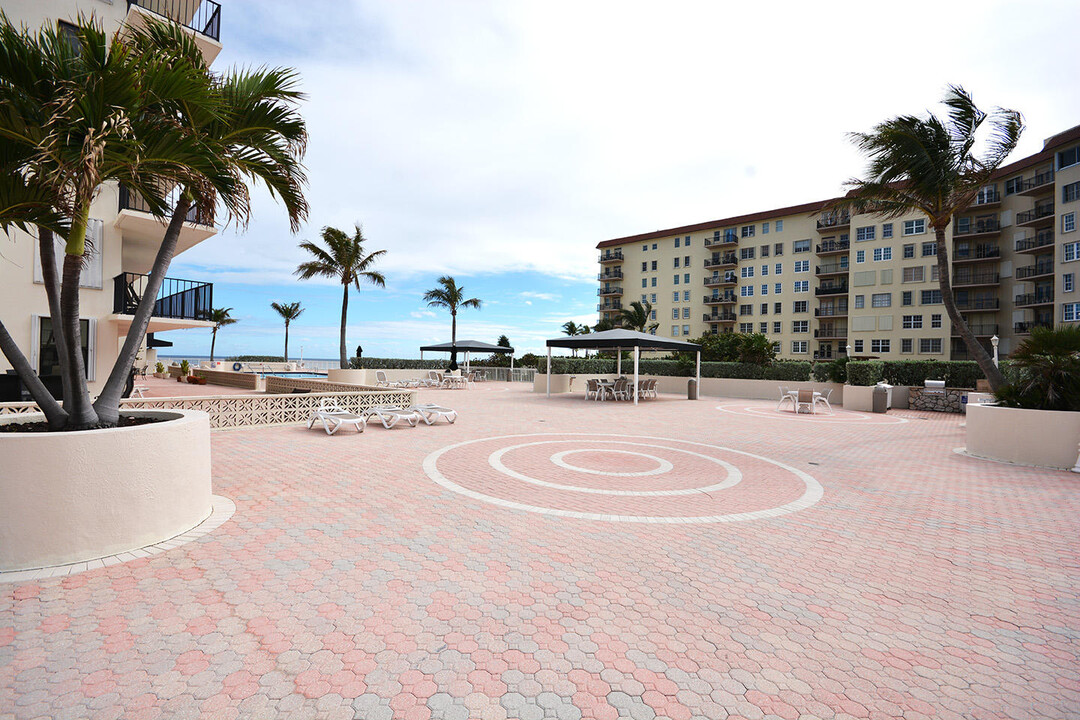 3460 S Ocean Blvd in Palm Beach, FL - Building Photo