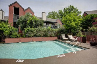 LaRue on Highland in Austin, TX - Foto de edificio - Building Photo