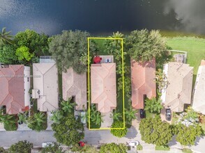 4950 Pelican Manor in Coconut Creek, FL - Building Photo - Building Photo
