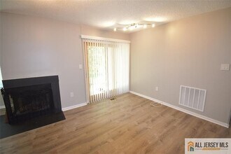 49 Farnham Square in Sayreville, NJ - Building Photo - Building Photo