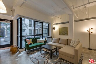 1100 S Grand Ave in Los Angeles, CA - Building Photo - Building Photo