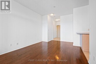 901-918 HOLMES Ave in Toronto, ON - Building Photo - Building Photo