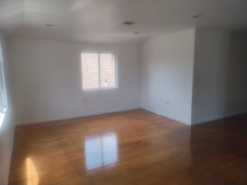 23939 148th Ave, Unit 2 in Rosedale, NY - Foto de edificio
