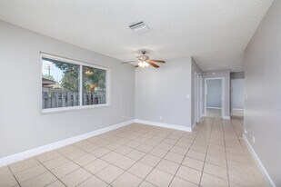 917 SE Nassau Ave in Stuart, FL - Building Photo