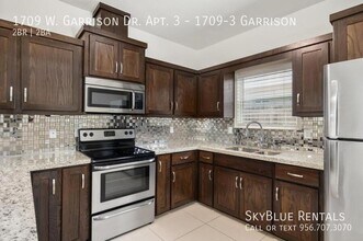 1709 W Garrison Dr in Pharr, TX - Foto de edificio - Building Photo
