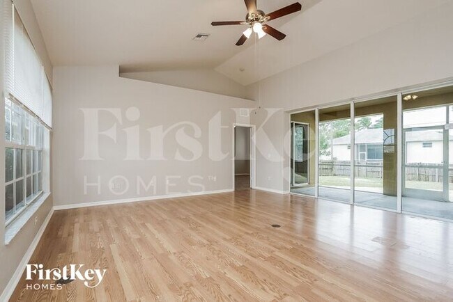 17528 Braddock Rd in Ft. Myers, FL - Building Photo - Building Photo
