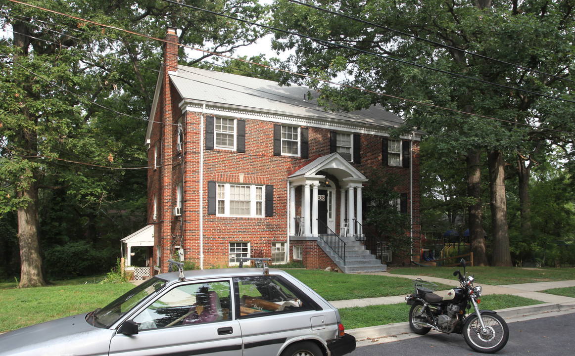 Parkway Garden Apartments in Takoma Park, MD - Building Photo