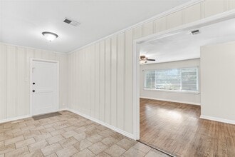 1101 W Semands St in Conroe, TX - Building Photo - Building Photo