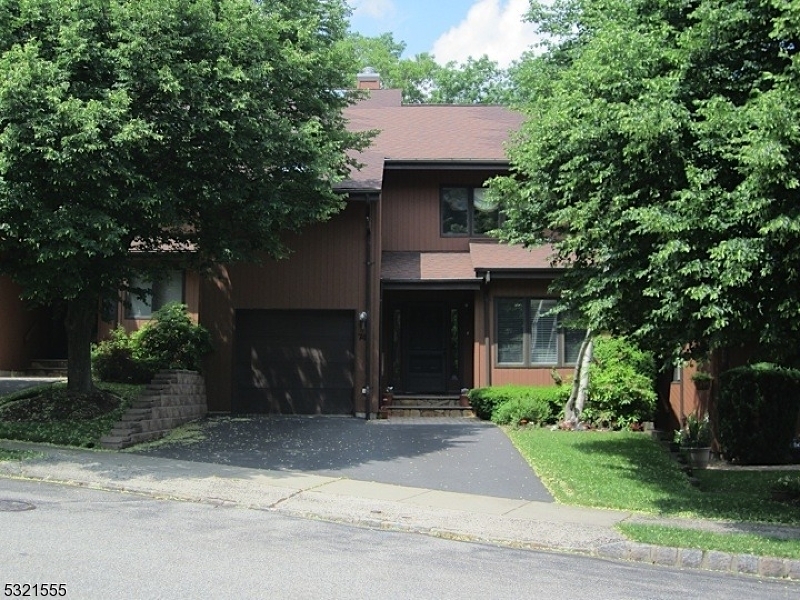 74 Sullivan Dr in West Orange, NJ - Building Photo