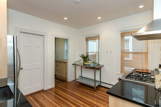 9 Gilson Ter, Unit 1 in Somerville, MA - Foto de edificio - Building Photo