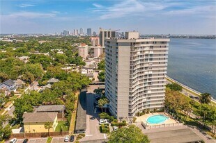 2611 Bayshore Blvd in Tampa, FL - Building Photo