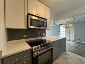 70 W Huron St in Chicago, IL - Building Photo - Building Photo