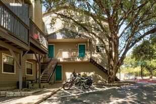 6700 Cooper Ln in Austin, TX - Building Photo