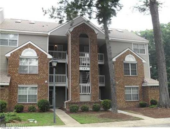 782-784 Windbrook Cir in Newport News, VA - Building Photo