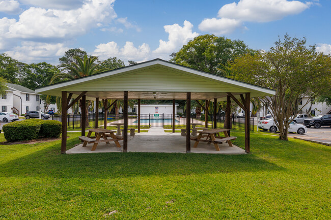 Amelia Apartment Homes in Valdosta, GA - Foto de edificio - Building Photo