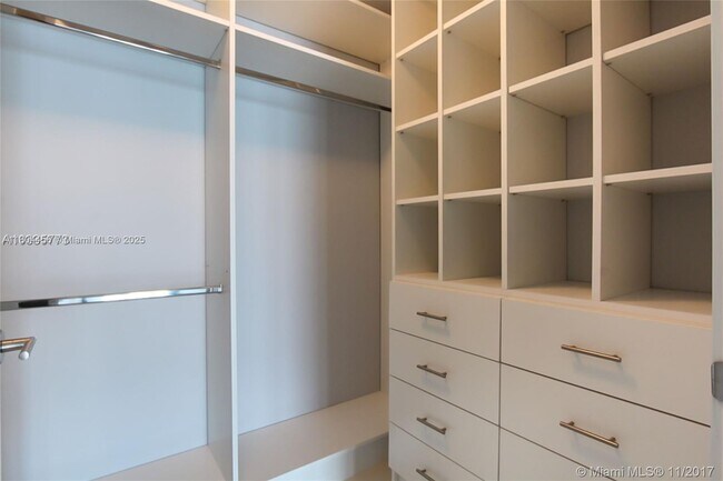 2900 NE 7th Ave, Unit 1404 in Miami, FL - Building Photo - Building Photo