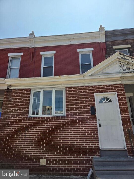 5456 Spruce St in Philadelphia, PA - Building Photo