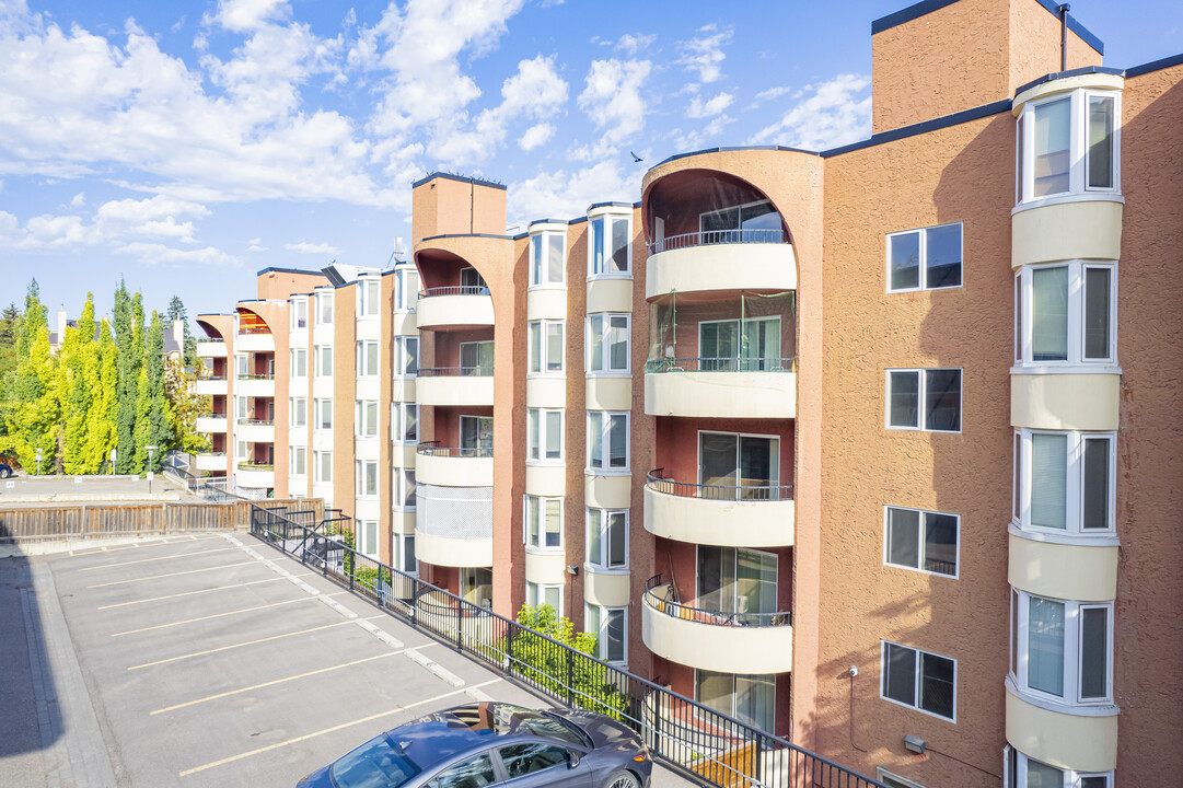 1451 21st Ave SW in Calgary, AB - Building Photo