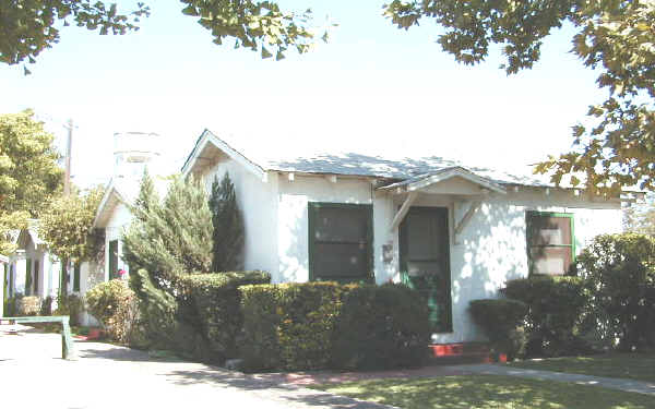 724 15th St in Modesto, CA - Foto de edificio - Building Photo