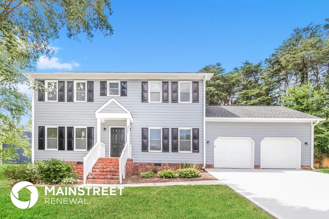 3721 Harrington Point in High Point, NC - Foto de edificio