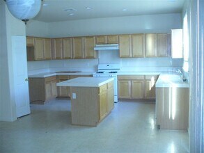 2220 Yarnell Way in Elk Grove, CA - Building Photo - Building Photo