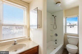 326 E Airy St in Norristown, PA - Building Photo - Building Photo