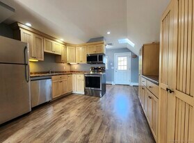 4994 Madison Ave in Trumbull, CT - Building Photo