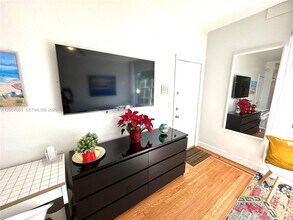 1007 Meridian Ave in Miami Beach, FL - Building Photo - Building Photo