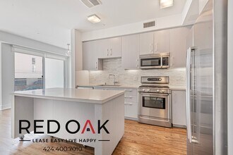 1168 S Barrington Ave, Unit 203 in Los Angeles, CA - Building Photo - Building Photo