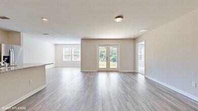 400 Whispering Creek Ave in Freeport, FL - Foto de edificio - Building Photo