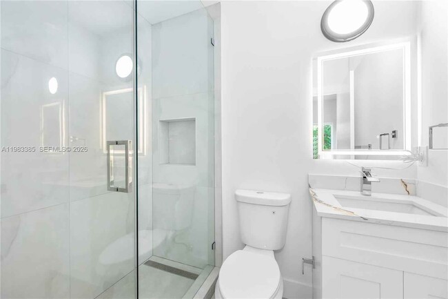 2121 NW 45th St in Miami, FL - Building Photo - Building Photo