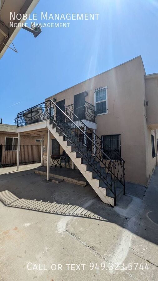 property at 134 1/2 W 118th Pl
