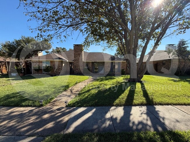 property at 3515 Hilltop Ln