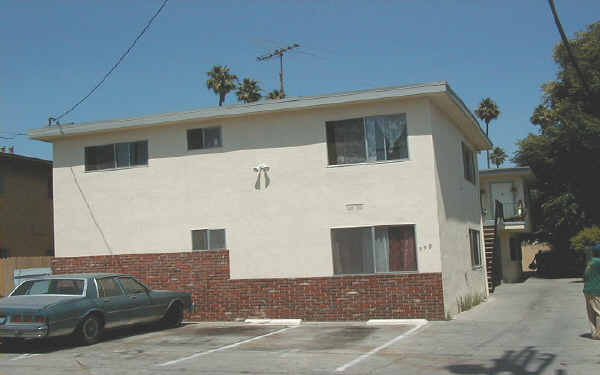 958 N Fries Ave in Wilmington, CA - Building Photo