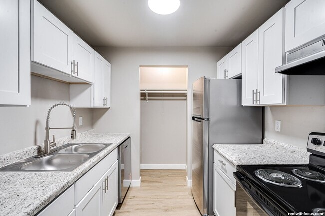 Canopy Ridge in Madison, WI - Building Photo - Interior Photo