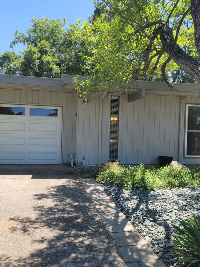 4774 River College Dr
